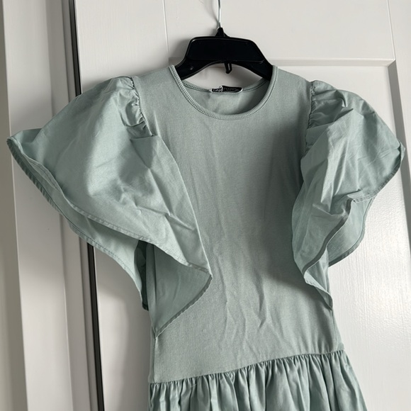 Ruffled Sleeve Dress Size S - Picture 3 of 6
